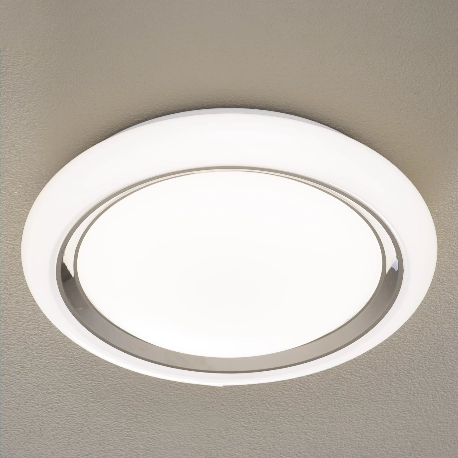 EGLO Connect Capasso-C Ceiling Lamp White-chrome 3 EGLO Connect Capasso-C Ceiling Lamp White-chrome