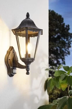 Eglo Navedon Classic Outdoor Wall Light